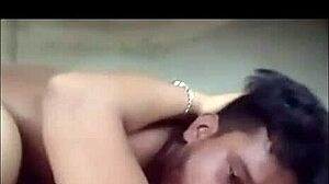 אישה הודית סקסית והמאהב שלה בסרטון אהבה מלא תשוקה