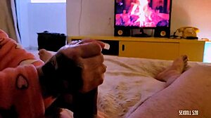 Meio-irmão se masturbando em vídeo caseiro