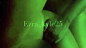 Kulturista Ezra Kyle dostáva anál od sissy femboy v kúpeľni
